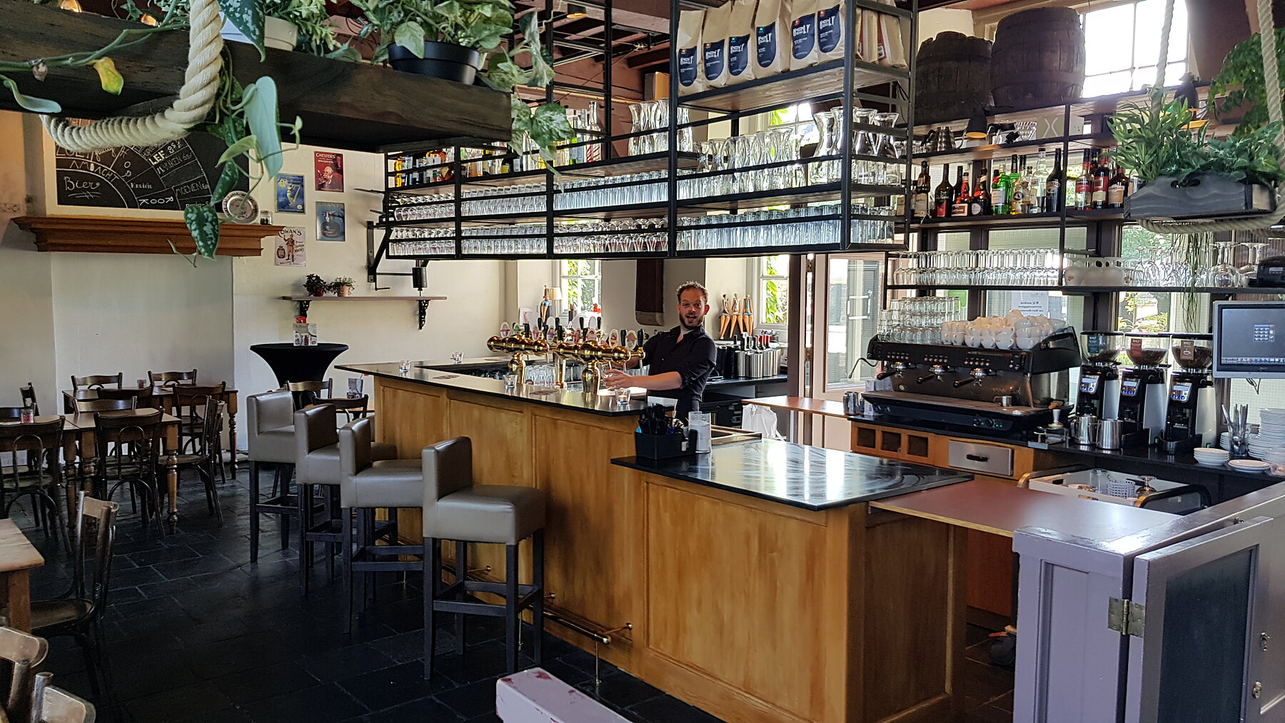 Il bancone del birrificio di De Hemel negli anni passati