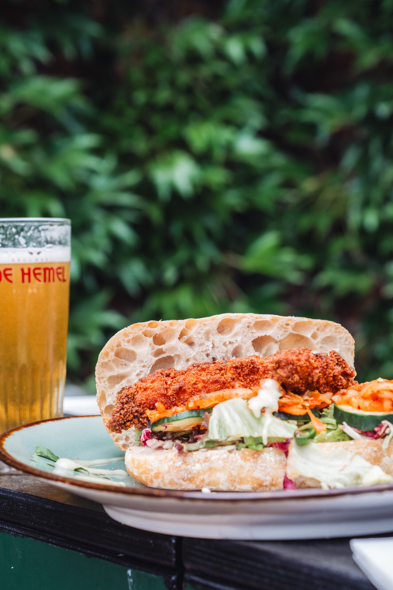 Broodje crispy chicken bij De Hemel Nijmegen
