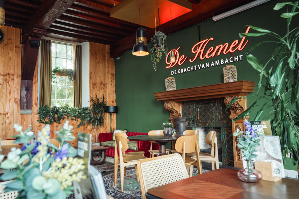 La chimenea del Café de la Cervecería de De Hemel