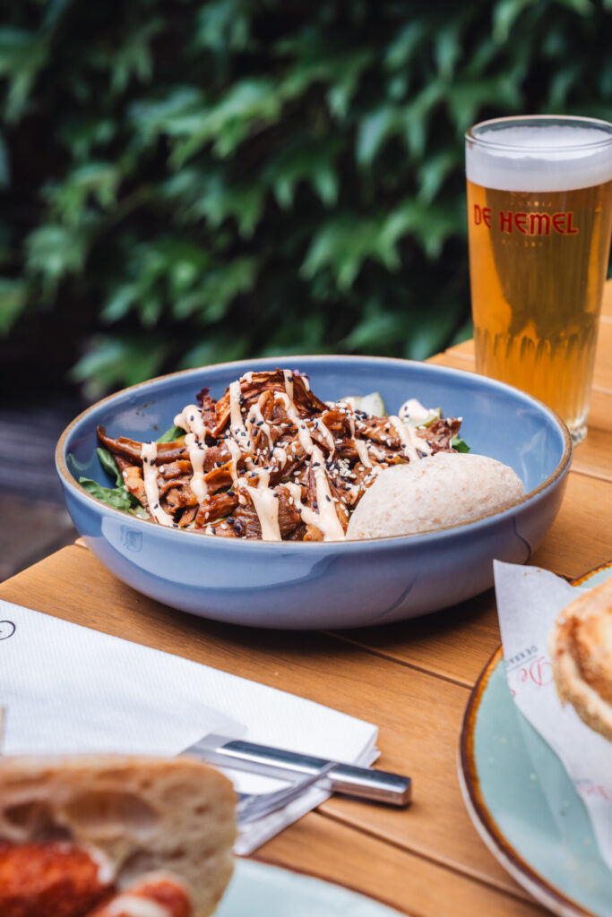 Brouwerslunch bij De Hemel: bowl met flatbread en bier