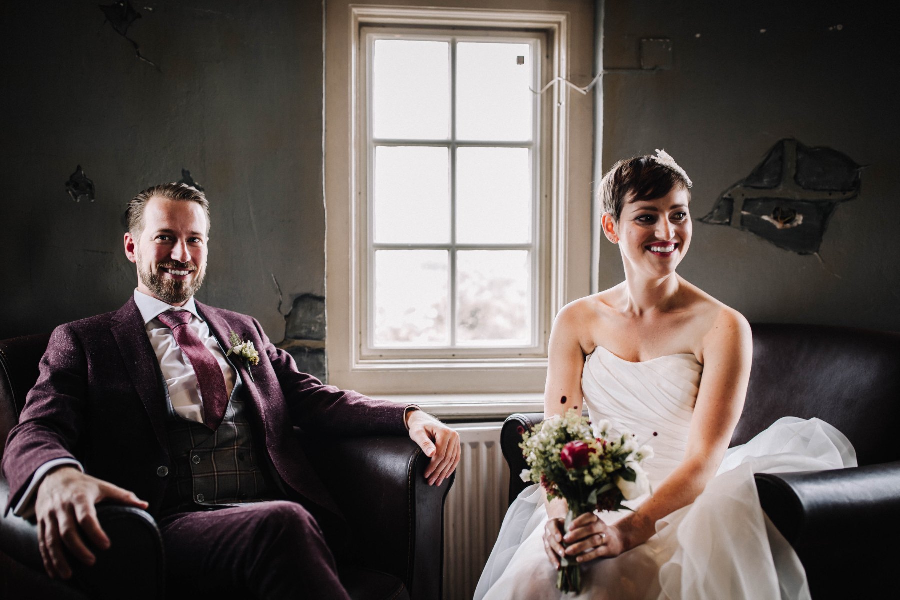 Los novios junto a la ventana en De Hemel en Nimega
