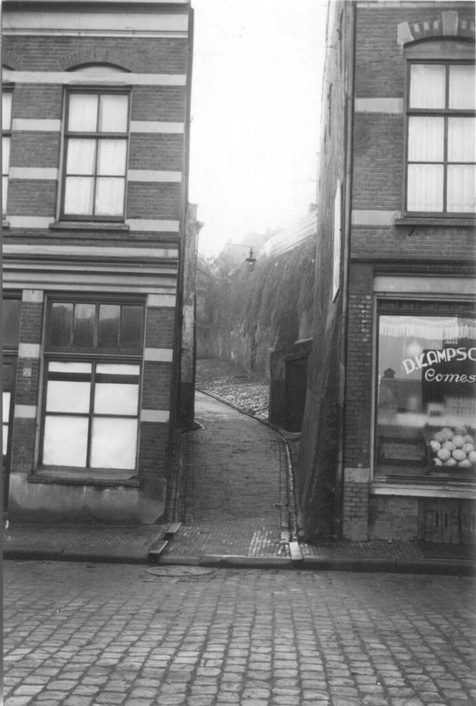 La Commanderie vista desde la Nonnenstraat, 1930