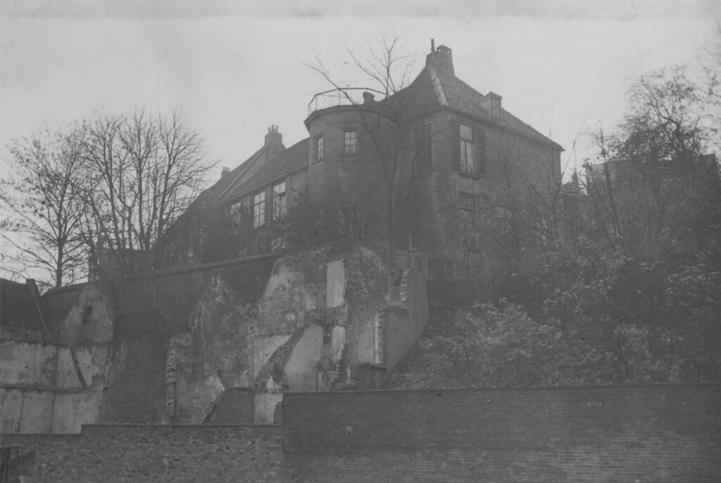 Parte trasera de la Commanderie desde la Nonnenstraat, 1935