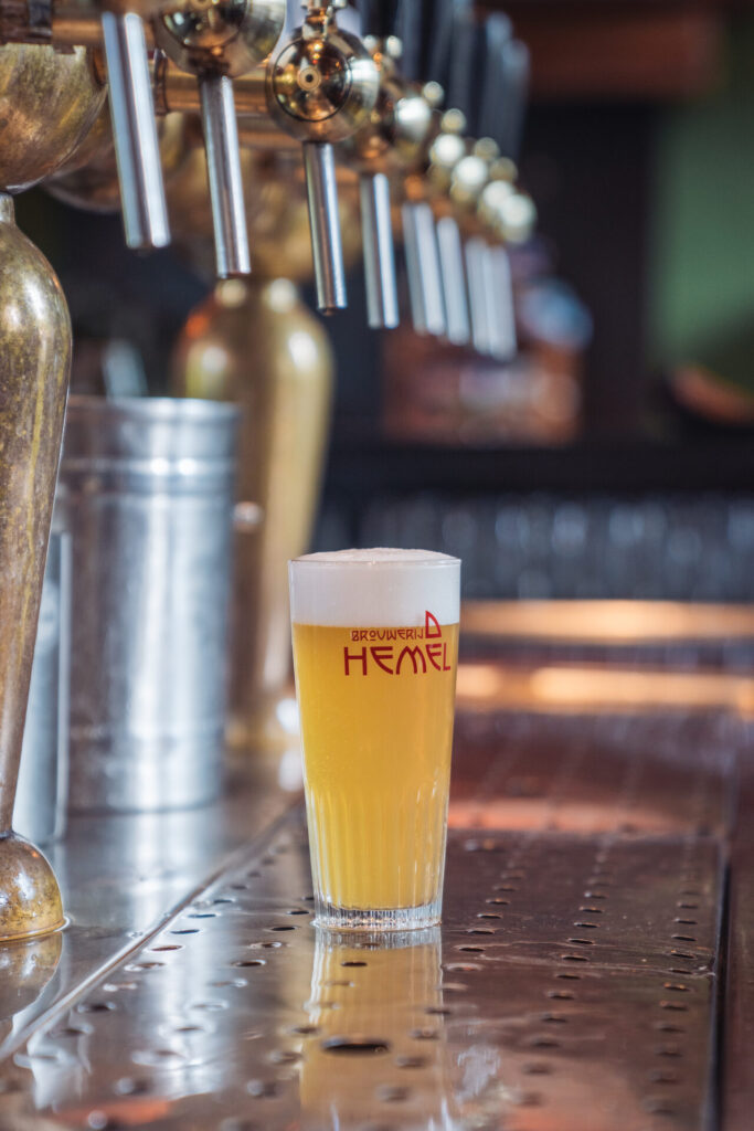 Vers getapt bier van Stadsbrouwerij De Hemel in het eigen glas