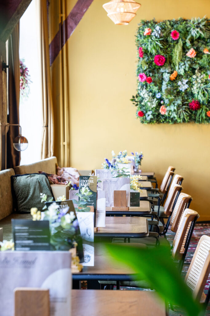 Lange gedekte tafel in Restaurant De Hemel Nijmegen